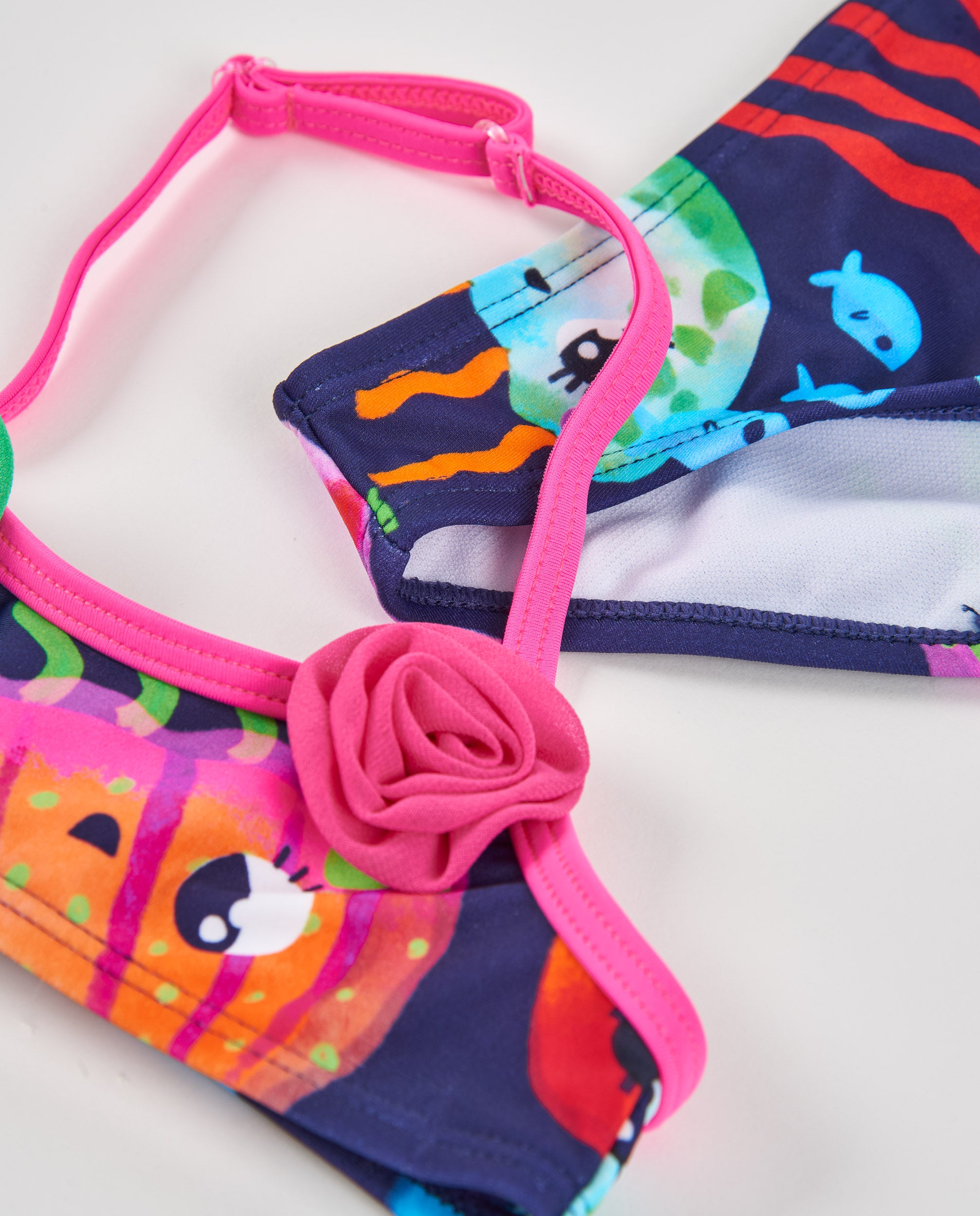 tuc-tuc-3d-cicek-bikini-detay-yakinplan-pembe-yesil