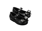 Mini Melissa Sweet Love IV parlak siyah renkli dokulu fiyonklu kız çocuk babet ayakkabısı çapraz görünüm