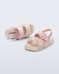 Mini Melissa Cozy pudra krem sandalet çifti, 22-30 numara arası anatomik kız çocuk ayakkabısı, yumuşak Melflex taban ve arka bantlı güvenli tasarım.