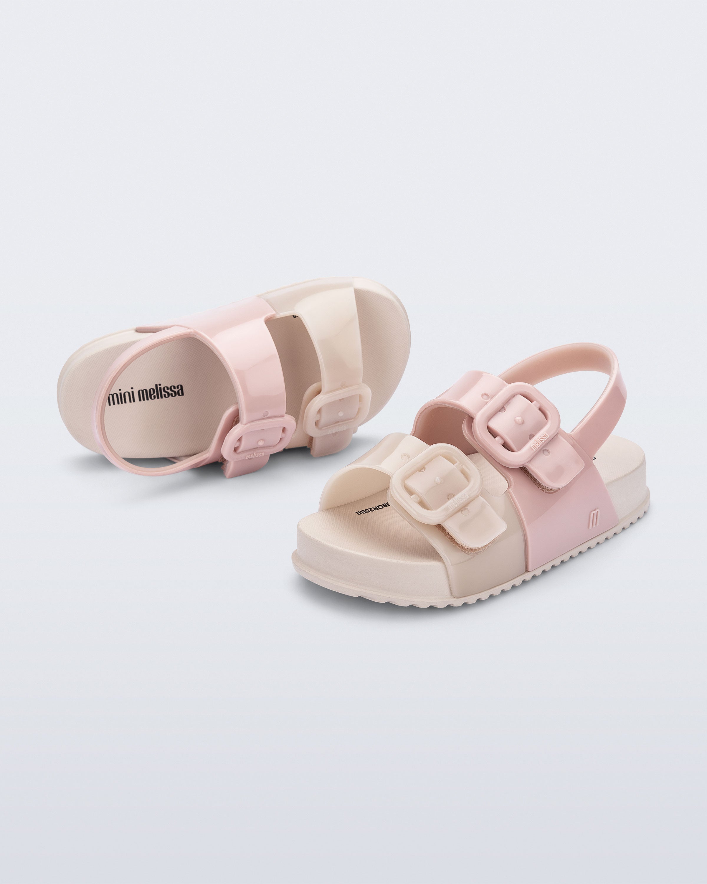 Mini Melissa Cozy pudra krem sandalet çifti, 22-30 numara arası anatomik kız çocuk ayakkabısı, yumuşak Melflex taban ve arka bantlı güvenli tasarım.