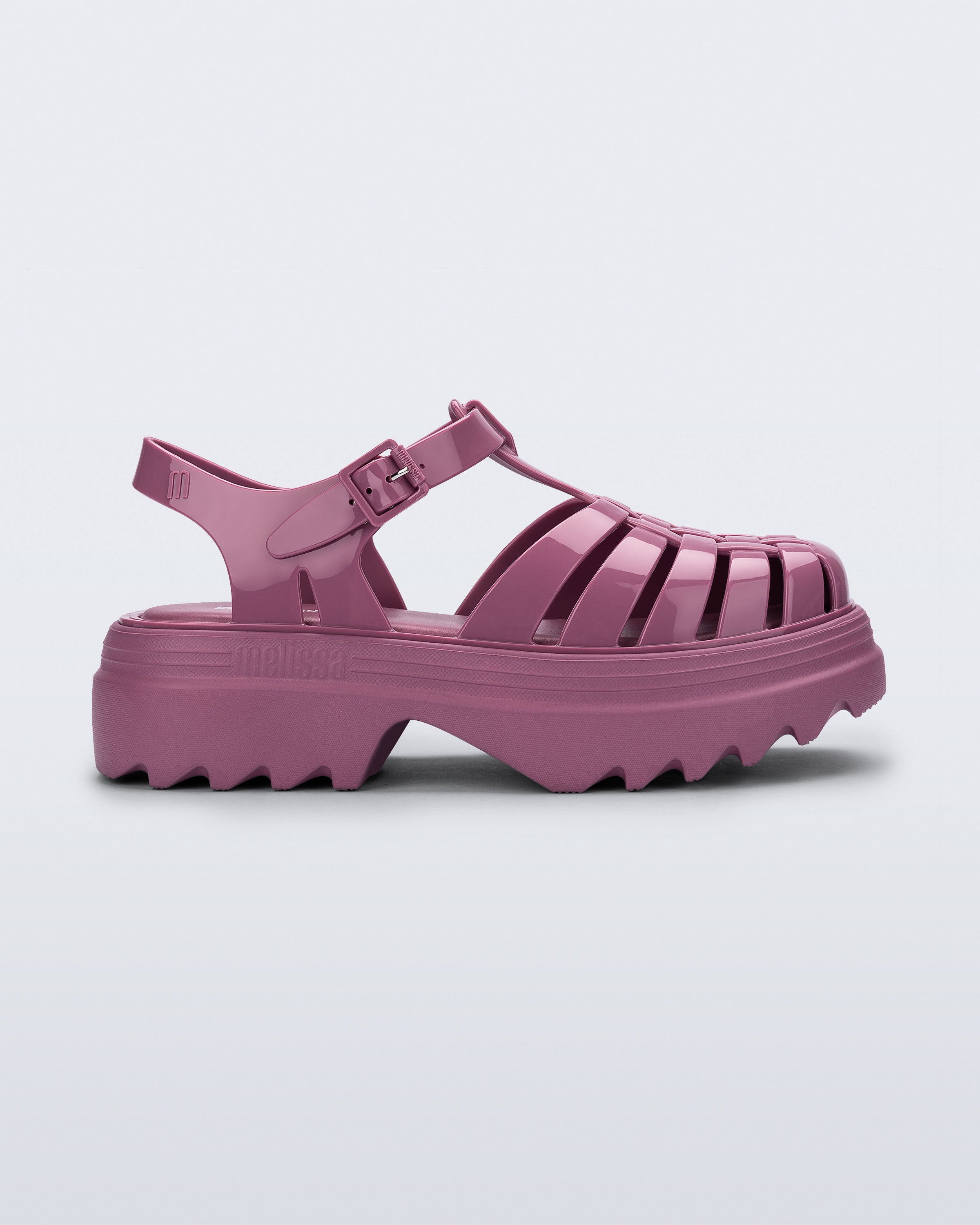 Melissa Possession Platform II lila renkli 5 cm tırtıklı platform tabanlı kadın sandalet yan görünüm ve naylon toka detayı