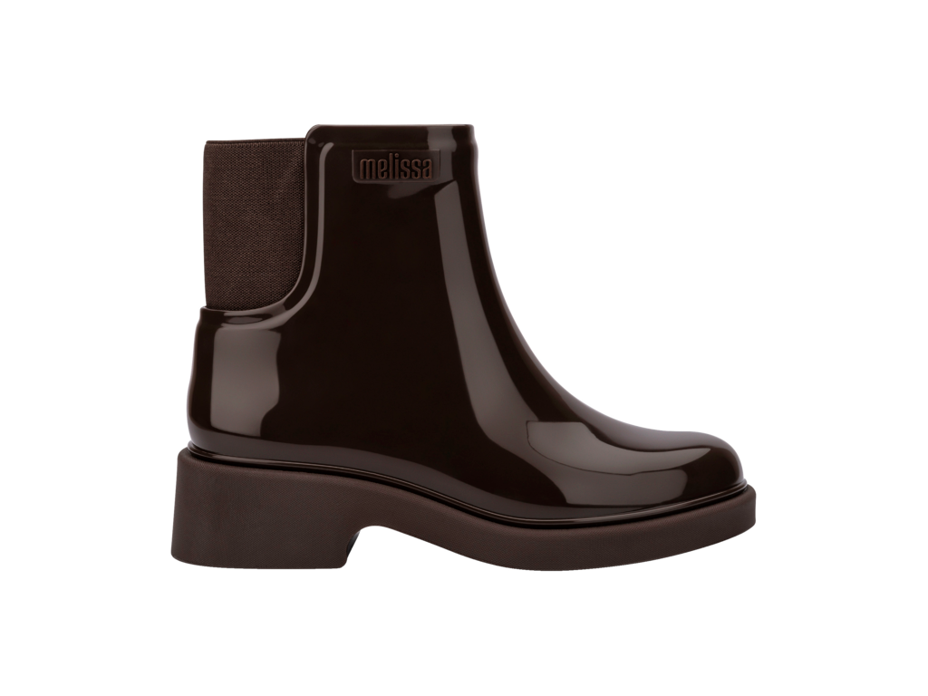 Melissa Chelsea Boot Dark Brown yan görünüm – klasik Chelsea bot formu ve hafif EVA taban.
