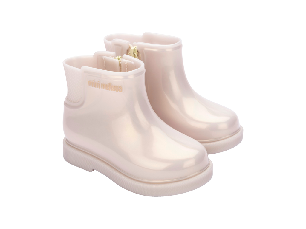 Mini Melissa Chelsea Boot II BB bej çift bot görünümü, parlak yüzey, konforlu EVA taban, çocuklar için zarif chelsea bot modeli
