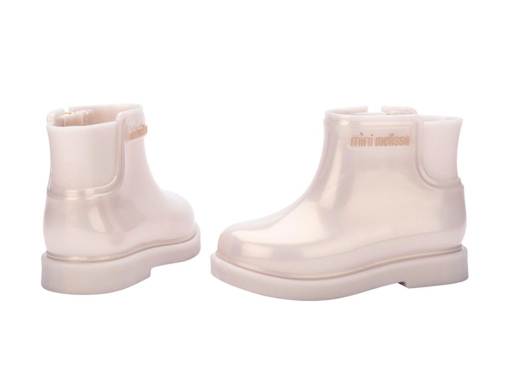 Mini Melissa Chelsea Boot II BB bej bot, arka ve ön görünüm, esnek taban, günlük ve özel kombinler için uygun