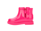 Mini Melissa Chelsea Boot II BB Pembe Çocuk Bot – Fermuar detayı görünür yan açı, pratik giyme çıkarma kolaylığı, parlak pembe renk, dayanıklı Melflex™ malzeme