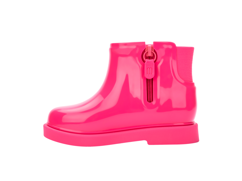 Mini Melissa Chelsea Boot II BB Pembe Çocuk Bot – Fermuar detayı görünür yan açı, pratik giyme çıkarma kolaylığı, parlak pembe renk, dayanıklı Melflex™ malzeme