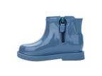 Mini Melissa Chelsea Boot II BB mavi çocuk bot – fermuarlı yan görünüm, çocukların kolayca giyip çıkarabilmesi için tasarlanmış pratik model.