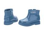 Mini Melissa Chelsea Boot II BB mavi çocuk bot – arkadan ve önden açılı görünüm, zamansız Chelsea bot stili ve EVA tabanlı konforlu yapı.