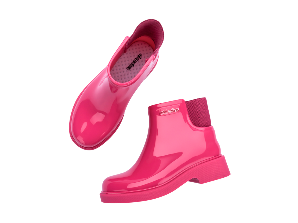 Mini Melissa Chelsea Boot II INF pembe çocuk botu – üstten ve yandan görünüm, parlak pembe su geçirmez tasarım