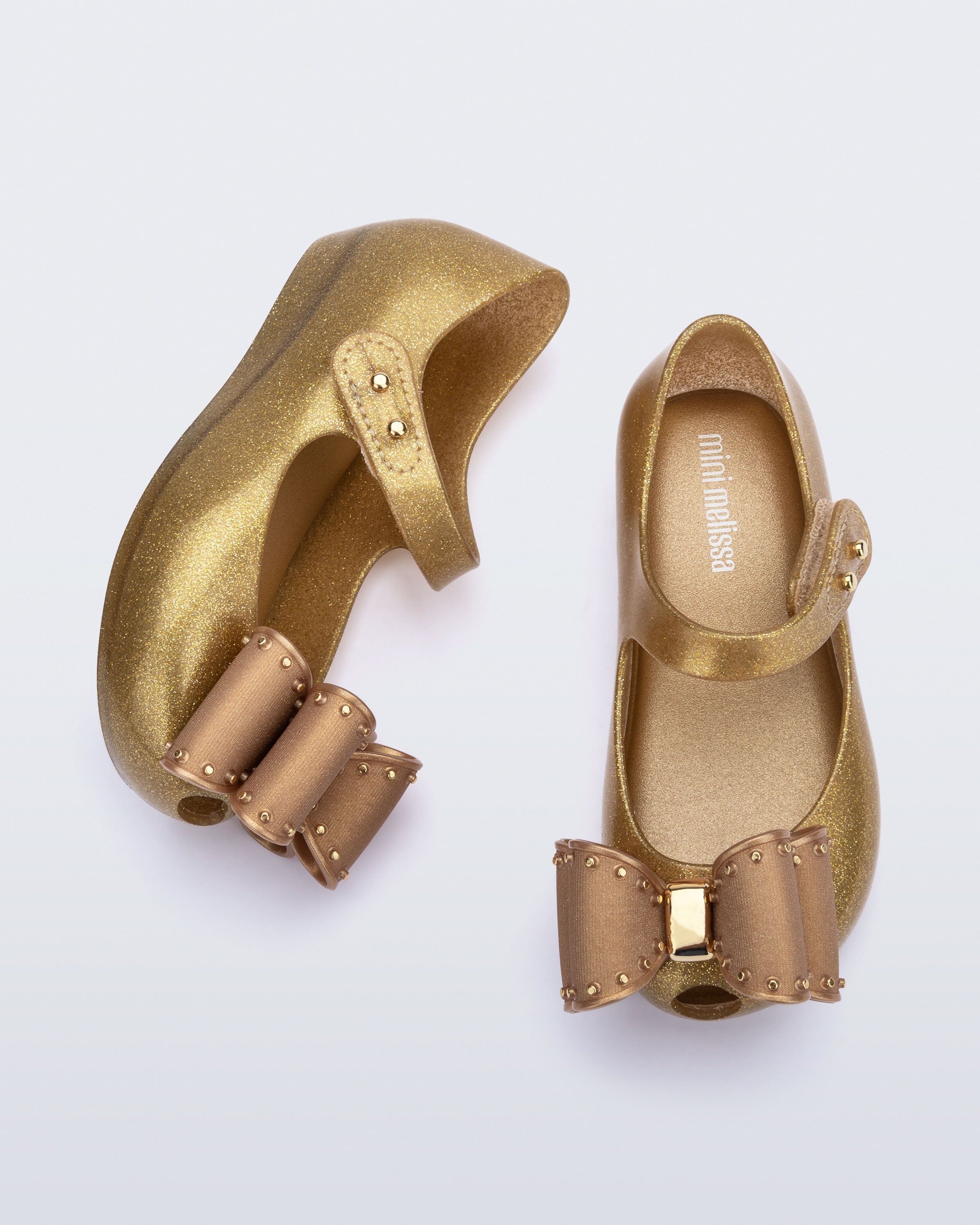 Mini Melissa Ultragirl Classic Bow simli altın (glitter gold) kız çocuk babeti üstten görünüm, 3D fiyonk detayı