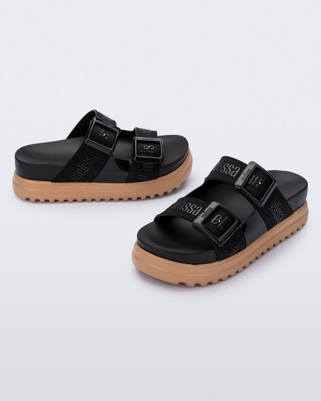Melissa Cozy M-Lover Platform siyah renkli kalın taba tabanlı çift tokalı logolu kadın terlik çapraz görünüm