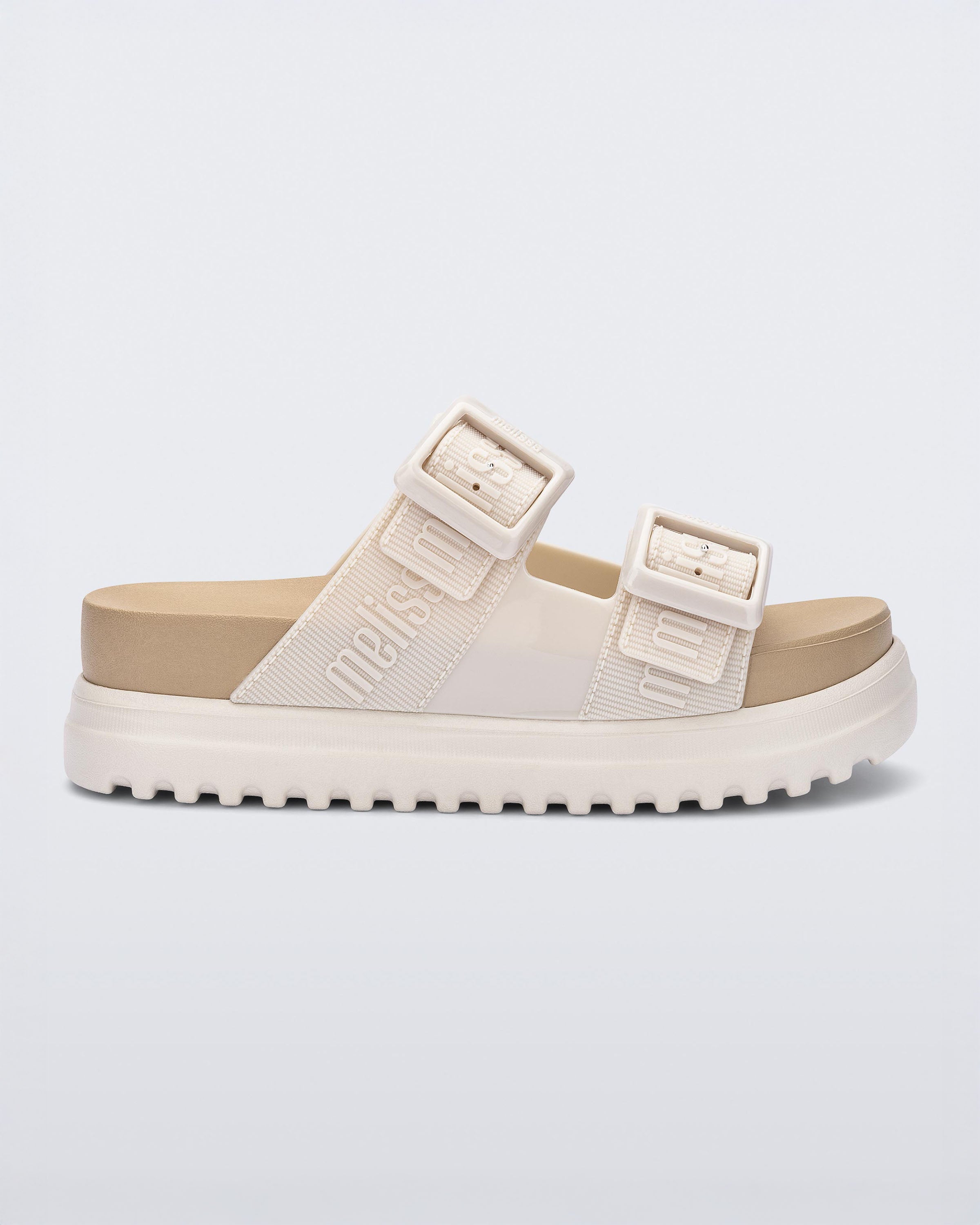 Melissa Cozy M-Lover Platform bej kadın sandal yan profil – traktör taban ve yüksek platform.