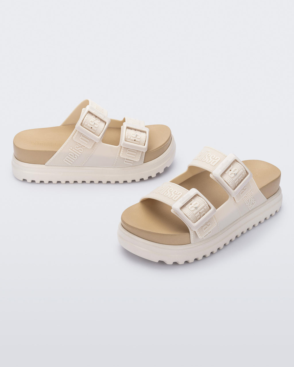 Melissa Cozy M-Lover Platform bej sandal üst açı detay – iki bantlı logo tasarım, EVA taban, kadın platform terlik.