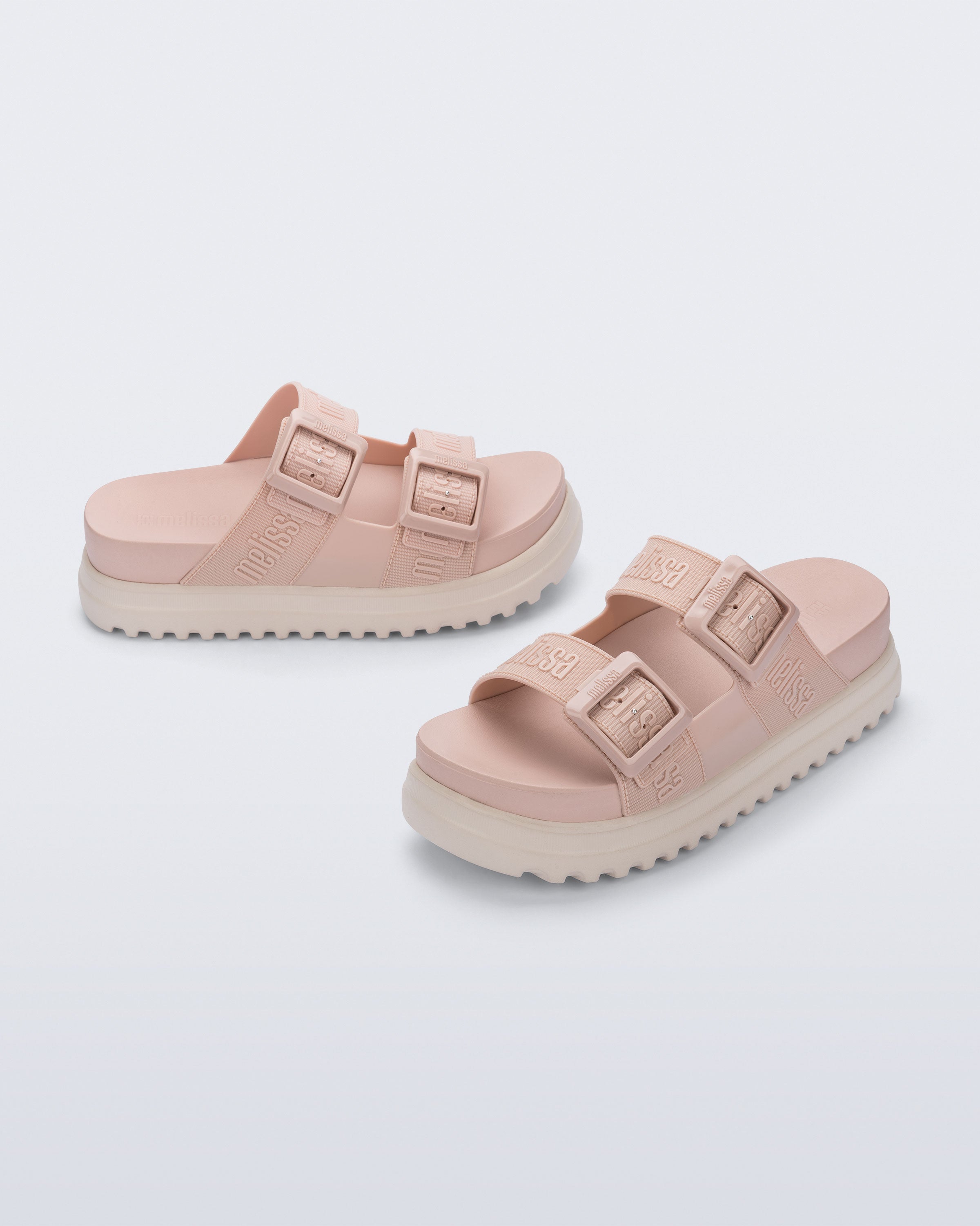 Melissa Cozy M-Lover Platform monokrom pembe renkli kalın tabanlı çift tokalı logolu kadın terlik çapraz görünüm