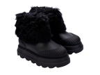 Siyah Melissa Warm Boot çift olarak önden eğik açıyla, kürk astar detayı ve kalın taban görünümüyle.