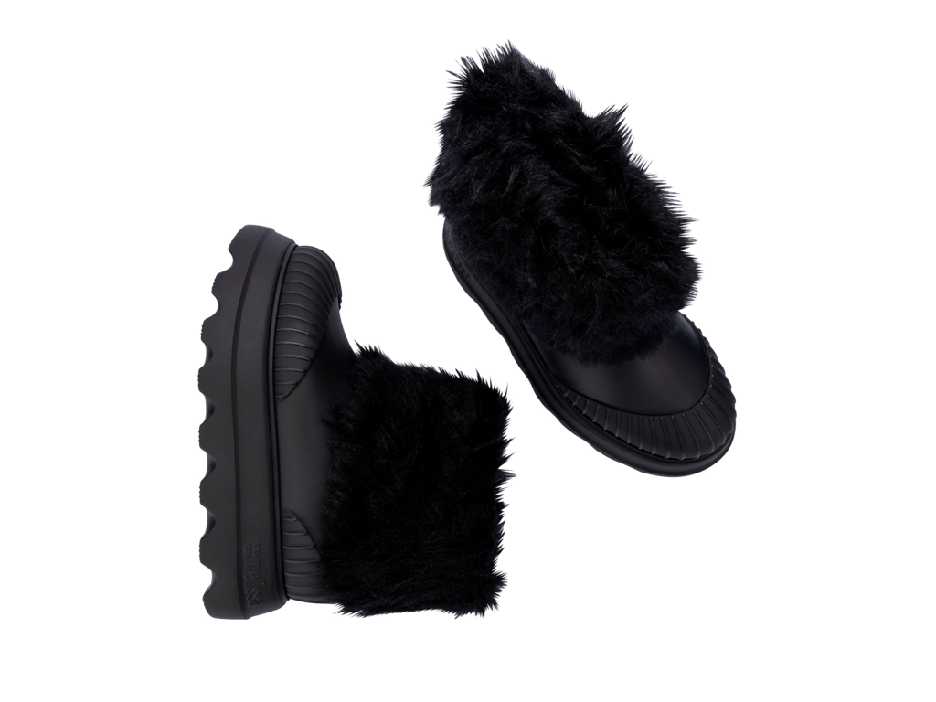 Siyah Melissa Warm Boot üstten görünüm, iç kürk astarı ve yuvarlak burun detayları net şekilde.