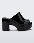 “Melissa Mule Hype siyah kadın topuklu terlik – parlak yüksek platform mule modeli, yan görünüm”