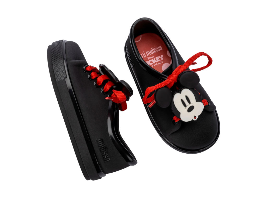 Siyah çocuk ayakkabısı, Mini Melissa Mickey tasarımlı, hafif ve yumuşak tabanlı konforlu kullanım.