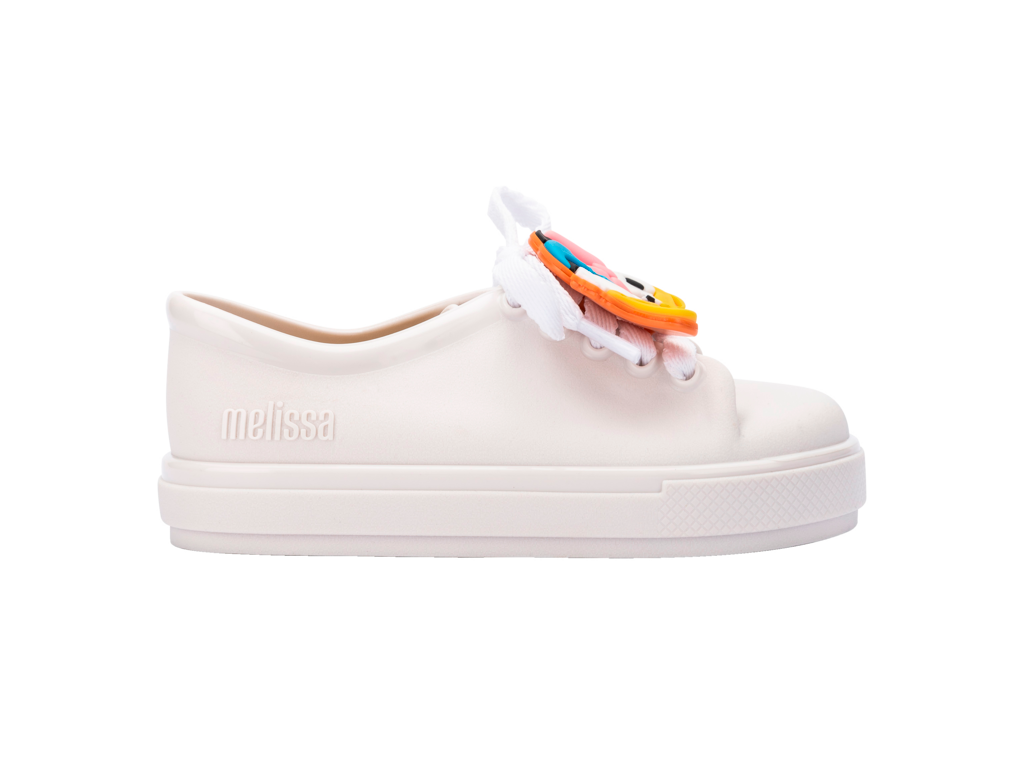 Kolay temizlenen Mini Melissa çocuk ayakkabısı, dayanıklı ve uzun ömürlü kullanım için ideal.