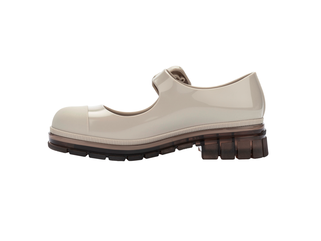 Mini Melissa June bej kız çocuk ayakkabı, yandan görünüm, kalın tabanlı ve modern mat burun detaylı