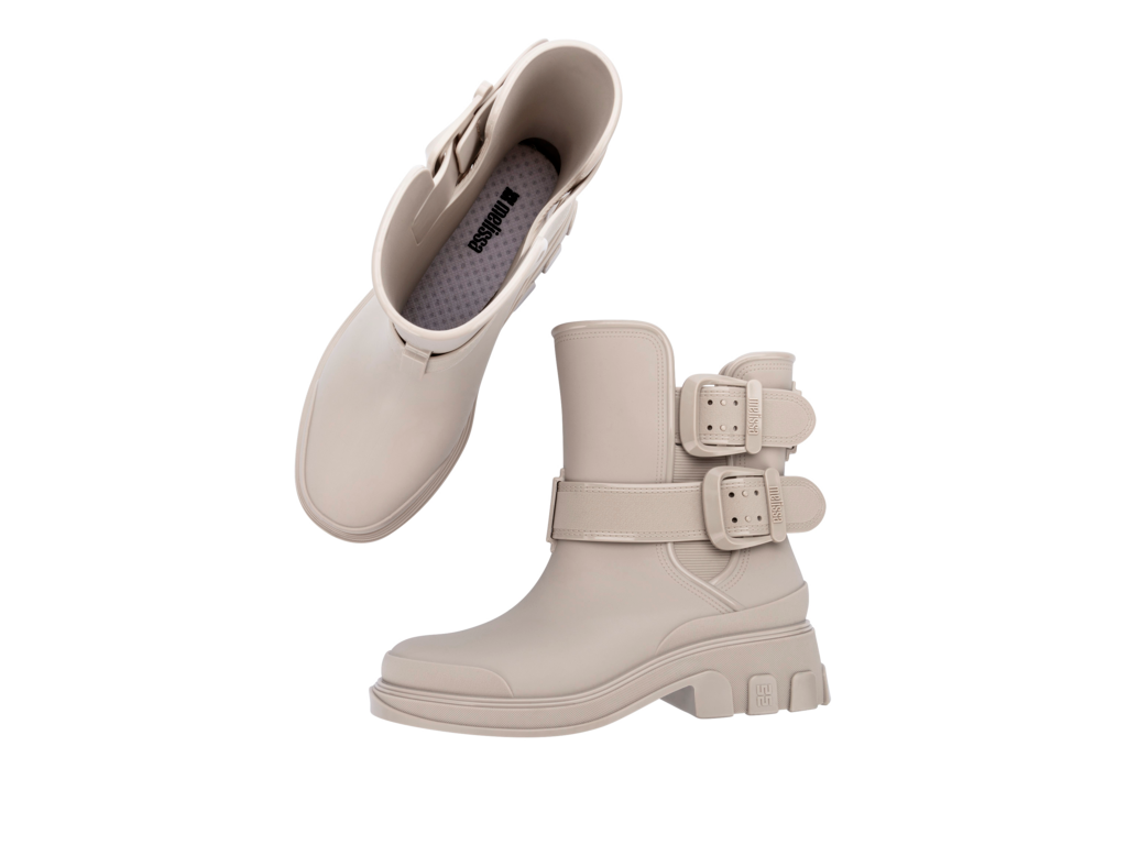 Yukarıdan ve yandan açılı Melissa Bang Boot bej kadın bot, ayarlanabilir tokalı detaylarla