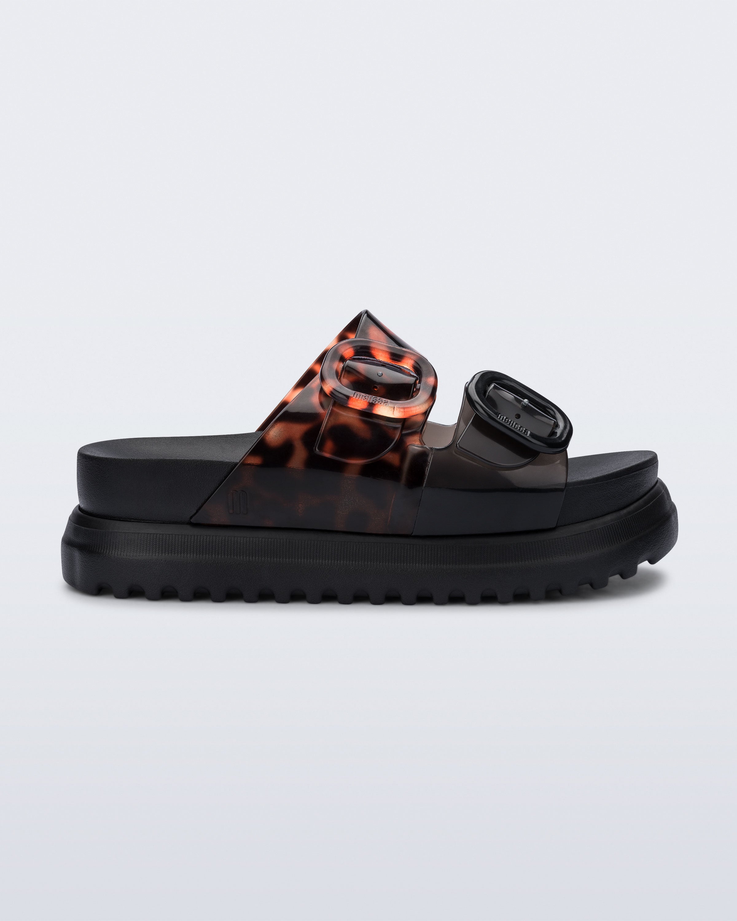 Melissa Cozy Platform Black/Tortoise kadın terlik yan görünüm – platform taban ve kaplumbağa deseni detay