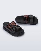Melissa Cozy Platform Black/Tortoise kadın terlik çiftli ürün görseli – siyah platform taban yapısı