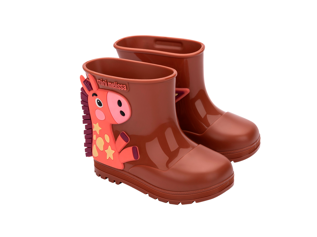 Mini Melissa Welly Wonderland BB kahverengi çocuk yağmur çizmesi – çift görünüm – pony figürü ve yıldız detaylı, miniklere eğlenceli ve rahat adımlar sağlayan model