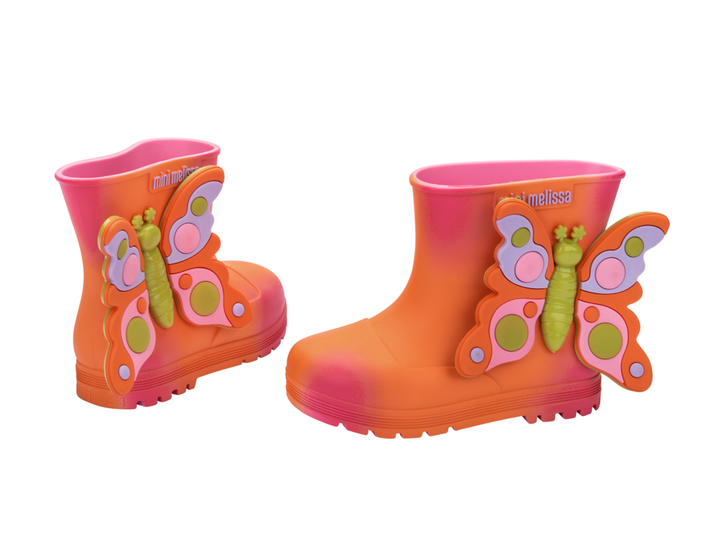 Mini Melissa Welly Wonderland BB çapraz çift görünüm – Riki Baby&Kids, 3D kelebek aplikeli, yağmur ve çamur için dayanıklı çocuk çizmesi.