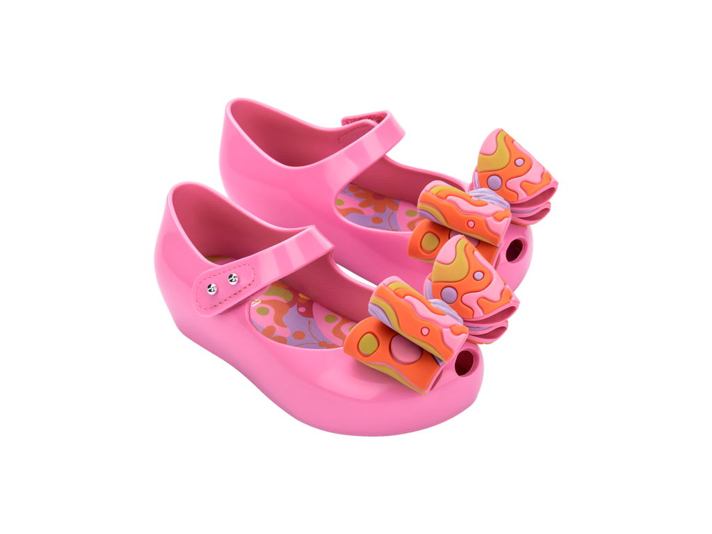 Mini Melissa Ultragirl Wonderland BB pembe turuncu fiyonklu çocuk ayakkabı – çift ayakkabı çapraz görünüm, günlük ve özel gün kullanımı için şık ve eğlenceli tasarım