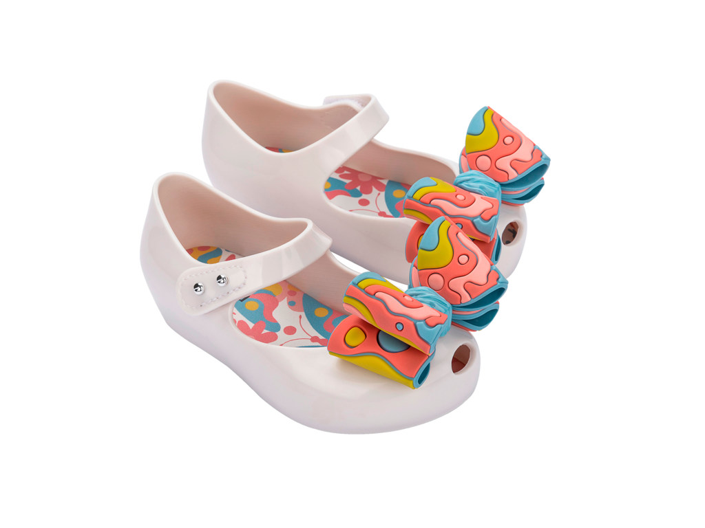 Mini Melissa Ultragirl Wonderland BB beyaz pembe çocuk ayakkabı – çapraz çift görünüm, şık ve sevimli tasarım, günlük ve özel gün kullanımı için uygun babet modeli