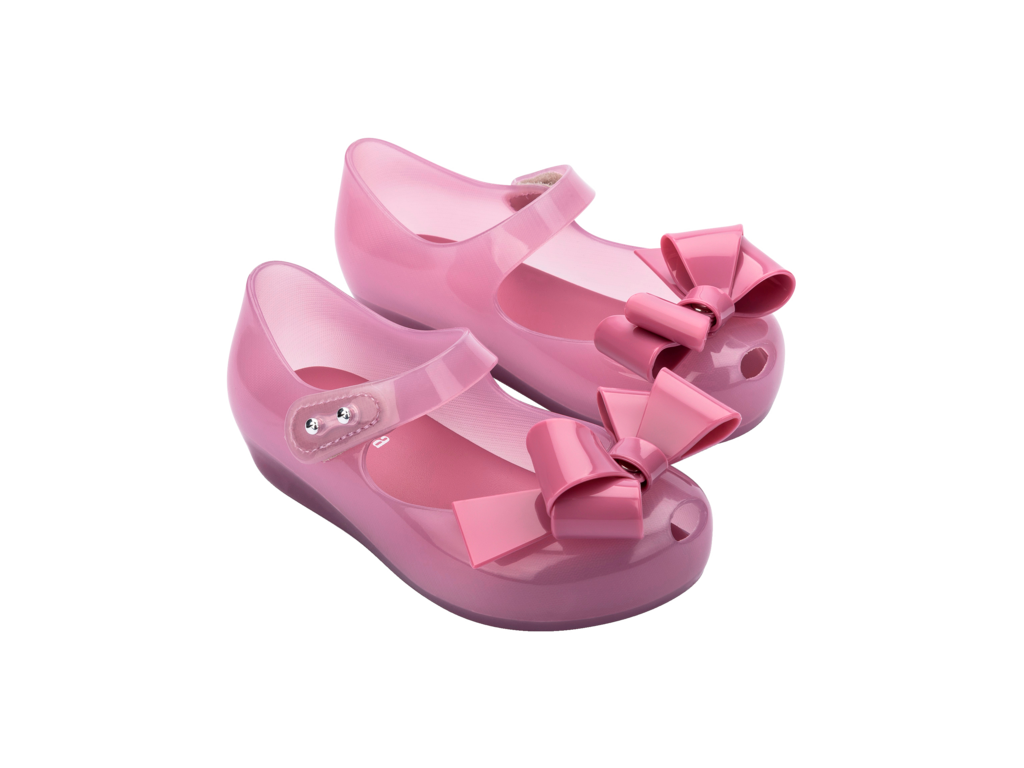 Mini Melissa Ultragirl Classy BB lila çocuk babet, çift ayakkabı çapraz görünümü – parlak lila rengi, şık fiyonk tasarımı, kız çocuk kombinlerinde zarif ve sevimli duruş.