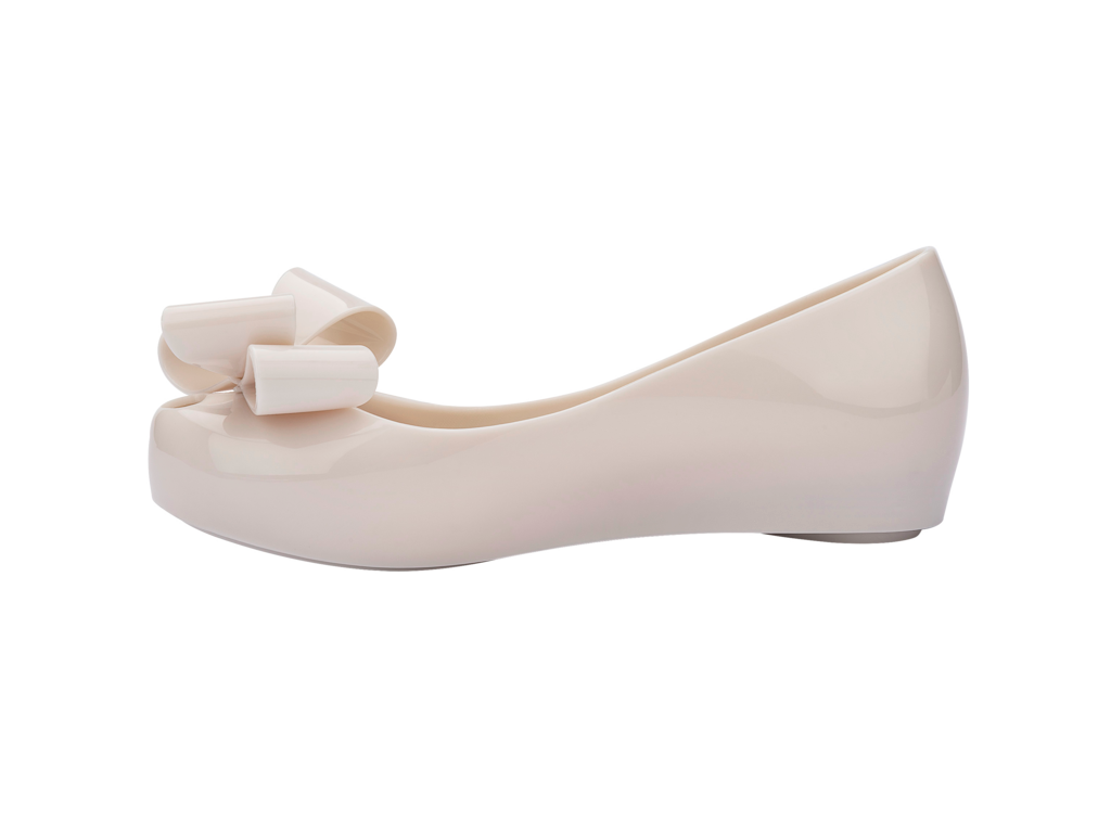 Mini Melissa Ultragirl Classy bej kız çocuk babet, yandan görünüm, günlük ve özel gün kombinlerine uygun
