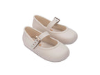Mini Melissa Soft Ballerina BB bej çocuk balerin ayakkabı çift görünüm, konforlu taban ve modern şıklık, rahat giydirme özelliği