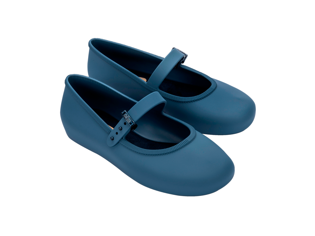 Mini Melissa Soft Ballerina INF mavi çift görünüm, şık ve rahat çocuk balerin ayakkabısı