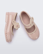 Mini Melissa pembe çiçekli çocuk babeti üstten görünüm, yumuşak iç taban ve dalgalı kenar detayı