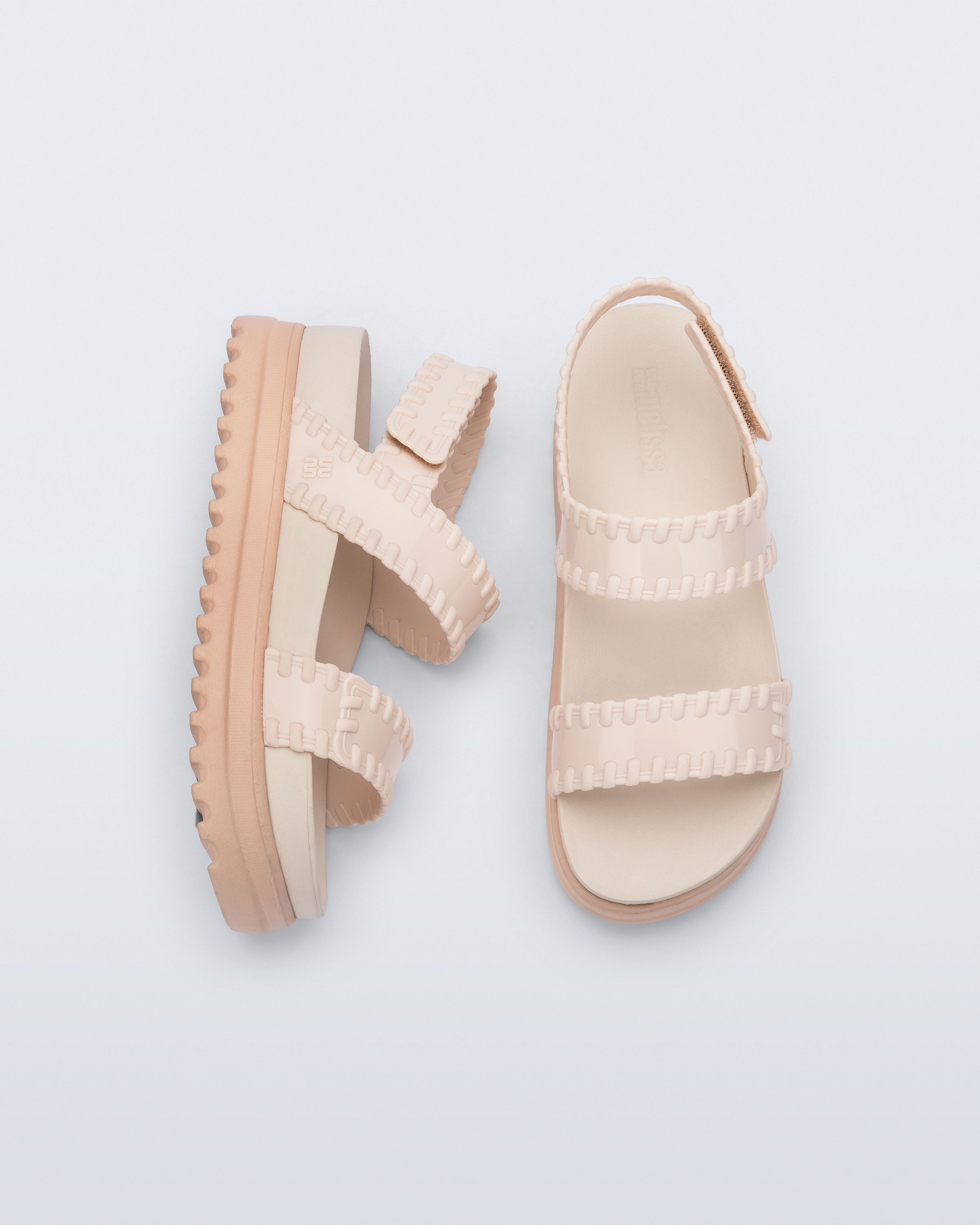 Anatomik yumuşak iç tabanlı ve kalın tırtıklı tabanlı Melissa Dune Platform bej kadın sandalet üstten görünüm