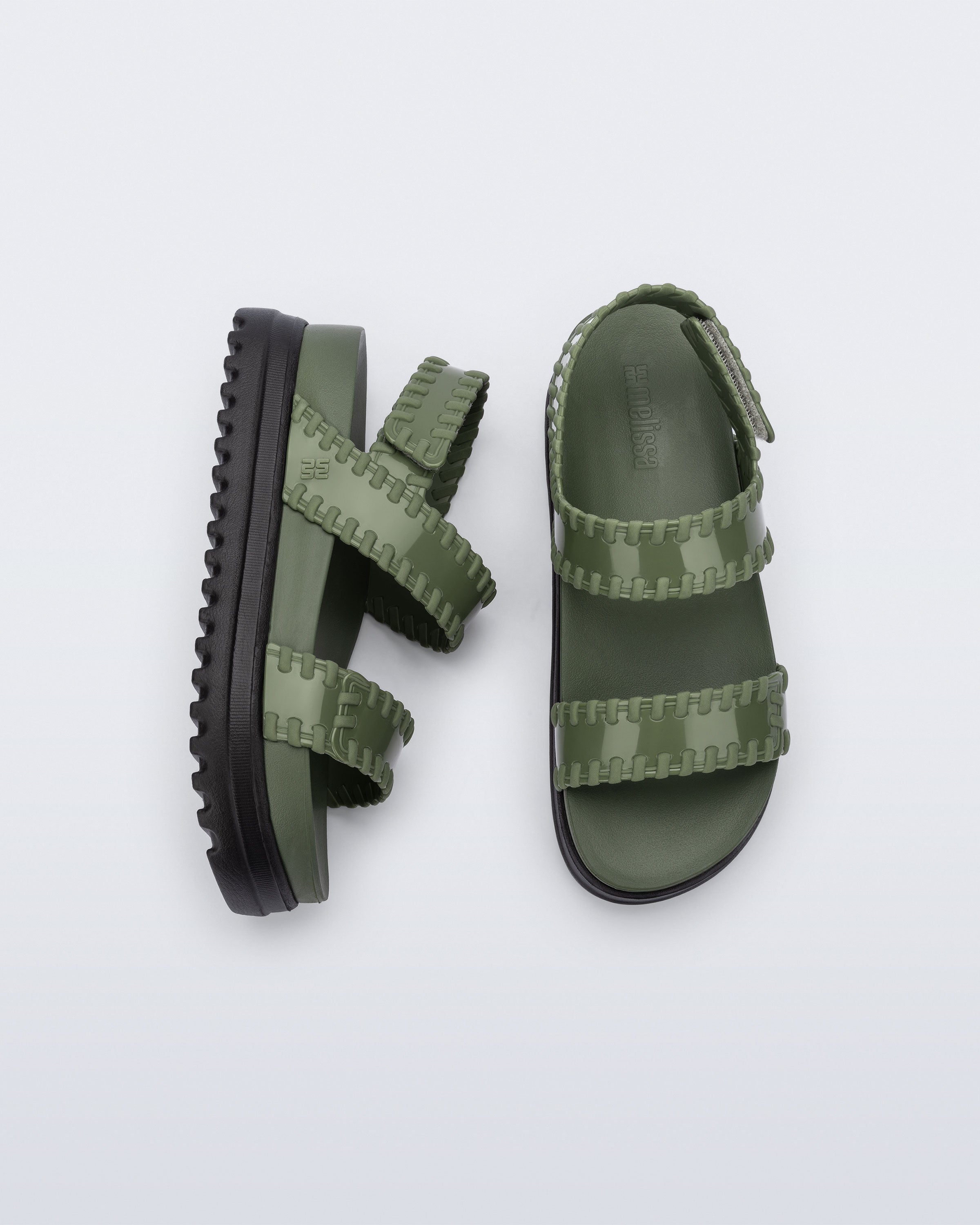 melissa dune platform yesil kadin sandalet ustten cekim detay goruntu