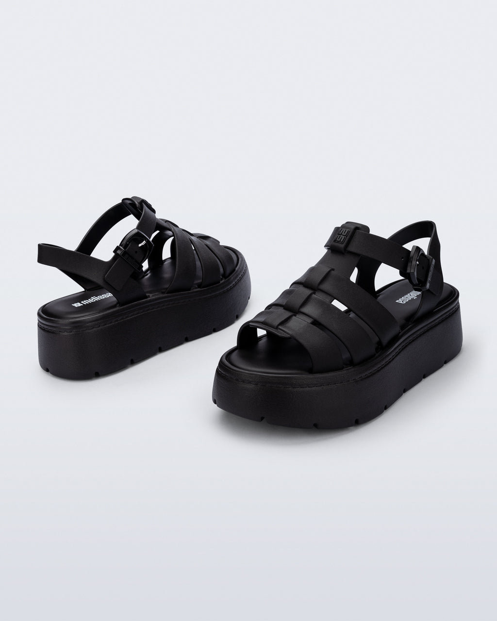 Melissa Up Platform siyah kadın platform sandalet, iki çift olarak çapraz açıdan ürün görseli.