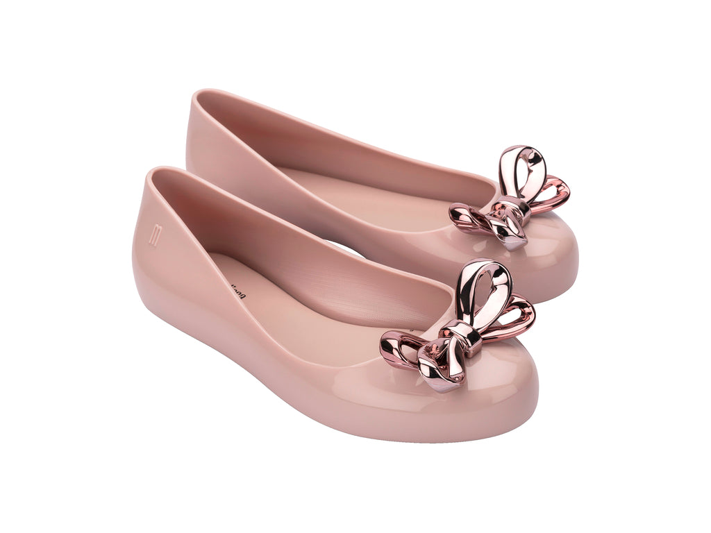 Mini Melissa pembe çocuk babet – Sweet Love Glam INF modeli, Melflex™ malzeme ve parlak fiyonk tasarımıyla şık ve konforlu