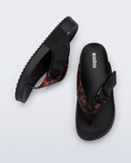 “Melissa Cozy Thong siyah tortoise kadın terlik üstten görünüm – modern hafif PVC tasarım”