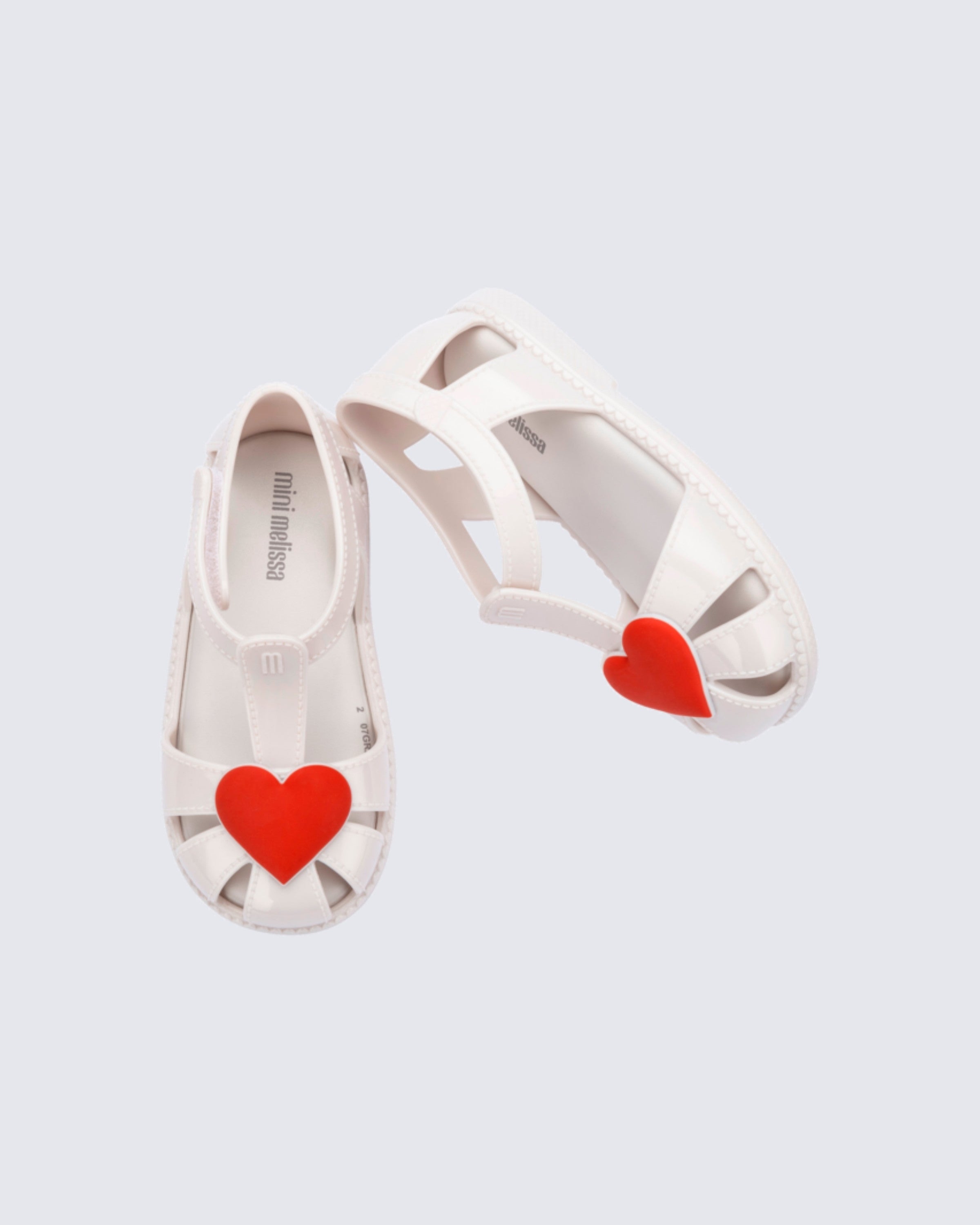 Mini Melissa Hip Heart Ballerina beyaz renk kalp detaylı üstten görünüm