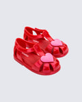 Mini Melissa Hip Heart Ballerina kırmızı renkli büyük kalp aplikeli kız bebek çocuk sandaleti profilden görünüm