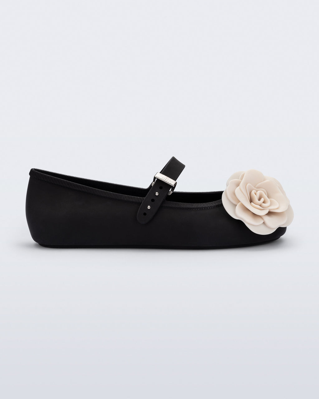 “Melissa Soft Ballerina Petals siyah kadın babet – çiçek detaylı yandan görünüm”