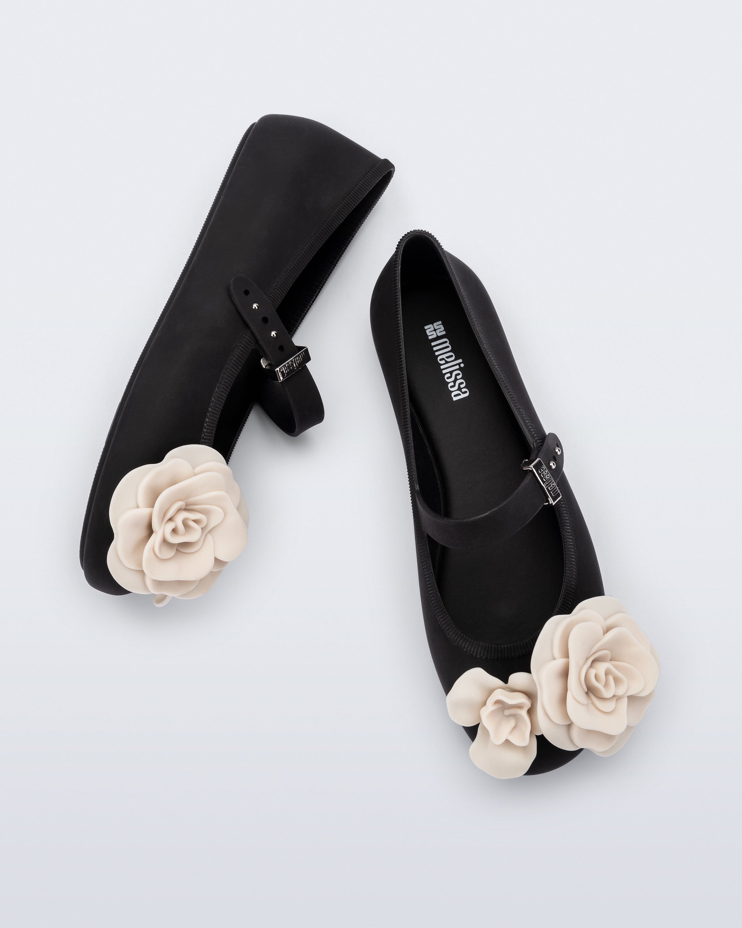 Melissa Soft Ballerina Petals siyah kadın babet – feminen çiçek burun detayıyla çift görsel