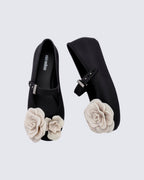 Mini Melissa Soft Ballerina Petals siyah kız çocuk ayakkabısı üstten görünüm ve ayarlanabilir toka detayı
