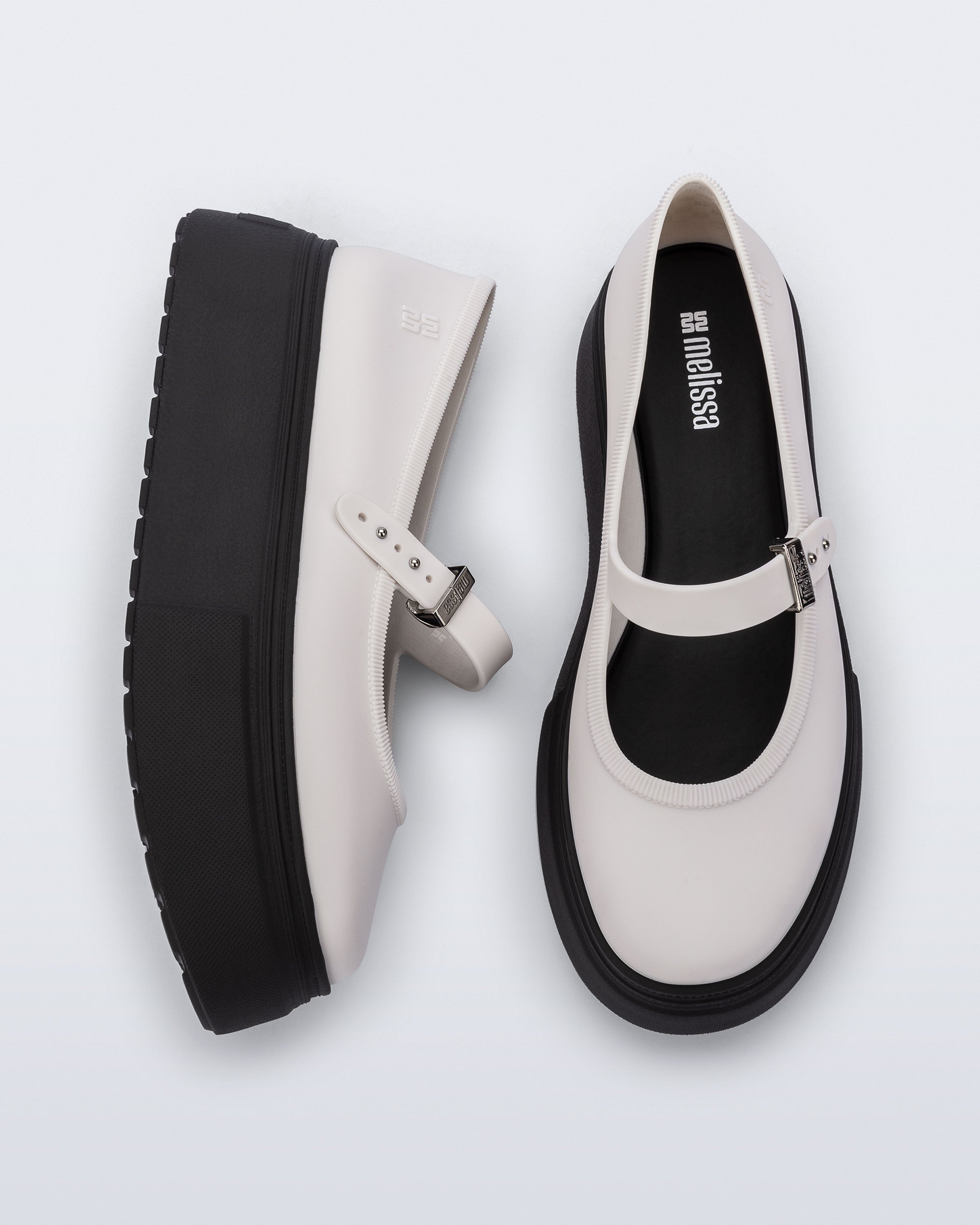Melissa Soft Ballerina Platform beyaz siyah kadın ayakkabı - Mary Jane kayışlı platform taban babet üstten görünüm