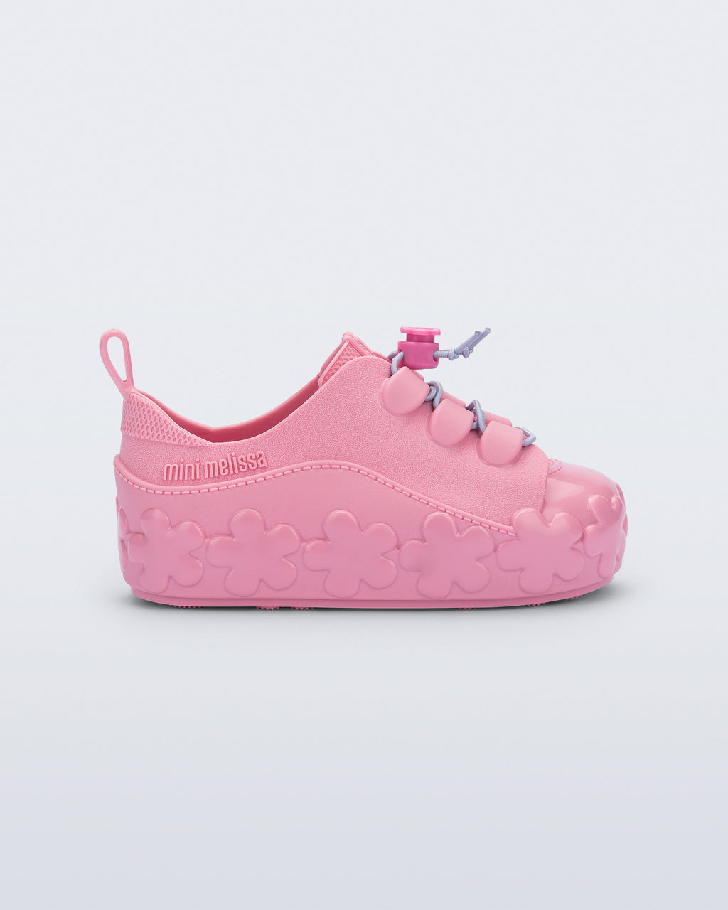 Mini Melissa Bloomy Sneaker pembe kız bebek ayakkabısı, çiçek bağcıklı tasarımıyla yan açıdan görünüyor.