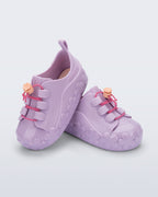 Lila Mini Melissa Bloomy Sneaker çifti üstten açıyla; çiçek desenli taban net şekilde görünüyor.