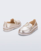 Şampanya Mini Melissa Royal Love çifti üstten açıyla; kalp desenli iç astar net şekilde görünüyor.